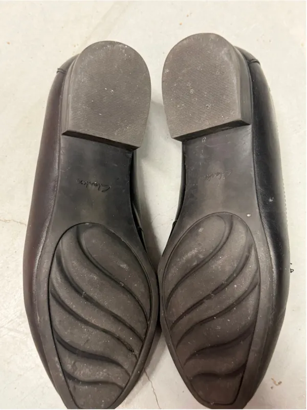 Clarks Black Leather Loafers Size 7 - Image 5
