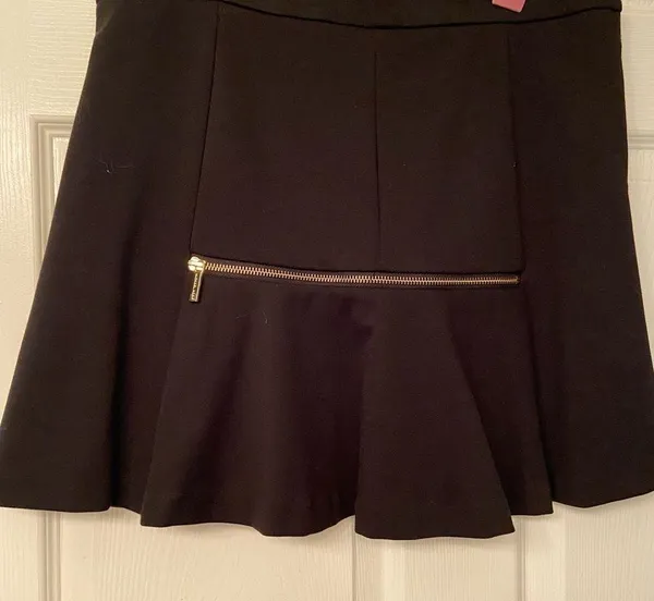 Michael Black mini skirt with gold zipper in front & back size 8 - Image 3