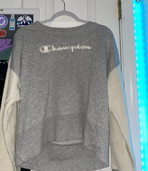Champion Crewneck - Image 3
