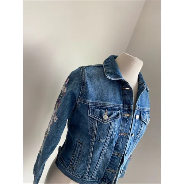 LUCKY BRAND Embroidered Sleeve Blue Denim Jacket Womens Sz XS Trucker - Image 2