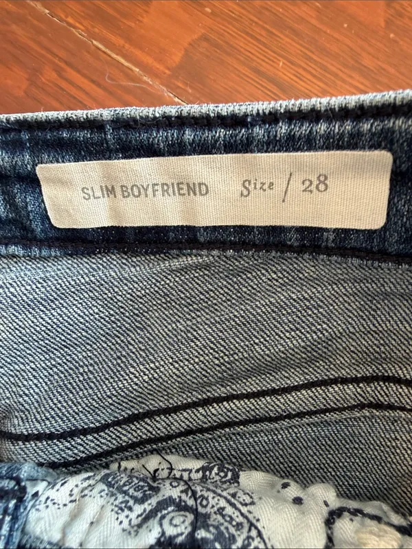 Pilcro embroidered jeans shorts 28 slim boyfriend - Image 7