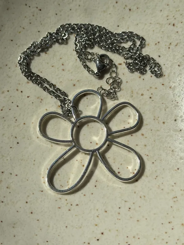 Handmade Kawaii cute retro y2k style silver tone big flower necklace 🌼 - Image 5