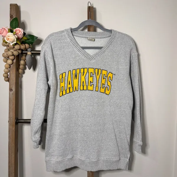 UGApparel Hawkeyes V‎ Neck Gray Sweatshirt Pullover Womens Size Large - Image 2