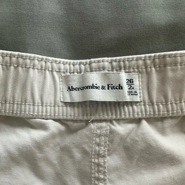 Abercrombie Women's Cream Relaxed Cargo Pants - Image 7