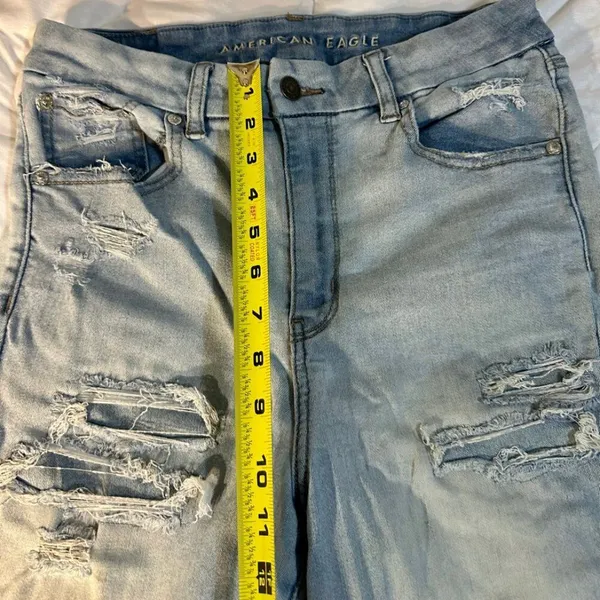 Light-Wash American Eagle Jeans Size 10 Inseam 25 inches - Image 5