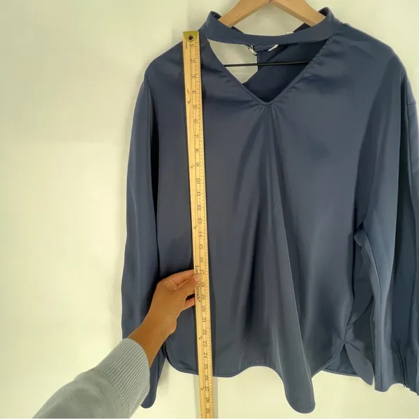 Lily Elegant Navy Satin Women's‎ Cutout V-Neck Long Sleeve Top Size L - Image 13