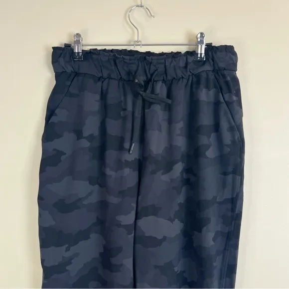 Lululemon Stretch High Rise Pants Crop 23" Sz 8 Heritage 365 Camo Deep Coal - Image 3