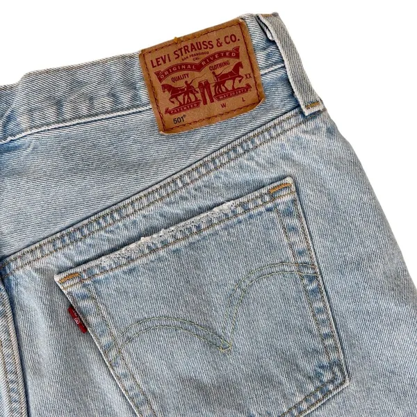 Levi's 501 Distressed Cut Off Jean Shorts Sz 31 - Image 4