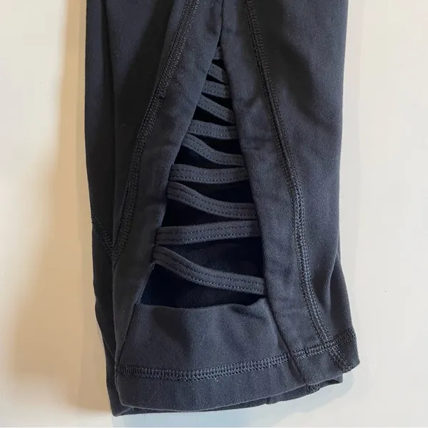 Athleta Mind over Mat Capri Lattice Cut Out Leggings Women’s size small Black - Image 11