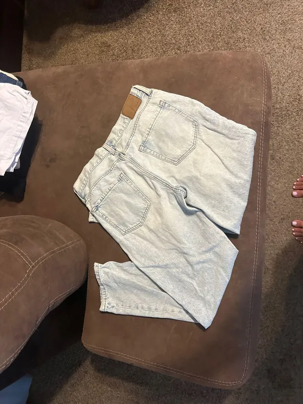 Aeropostale Mom Jeans Ripped - Image 4