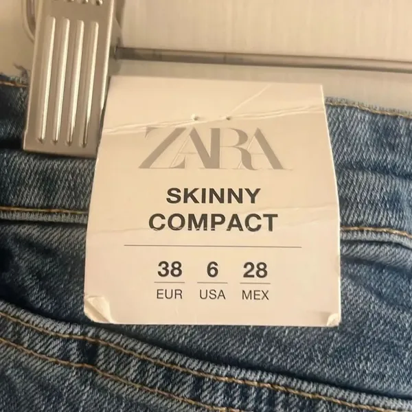 ✨Zara Mid Rise Skinny Ankle Sz 6 Jeans Raw Hem Dark Wash Distressed Destroyed✨ - Image 6