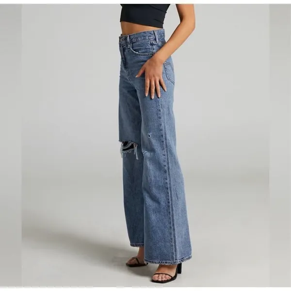 ✨Levi’s High Loose Flare Sz 27 Jean in Take Notes✨ - Image 2