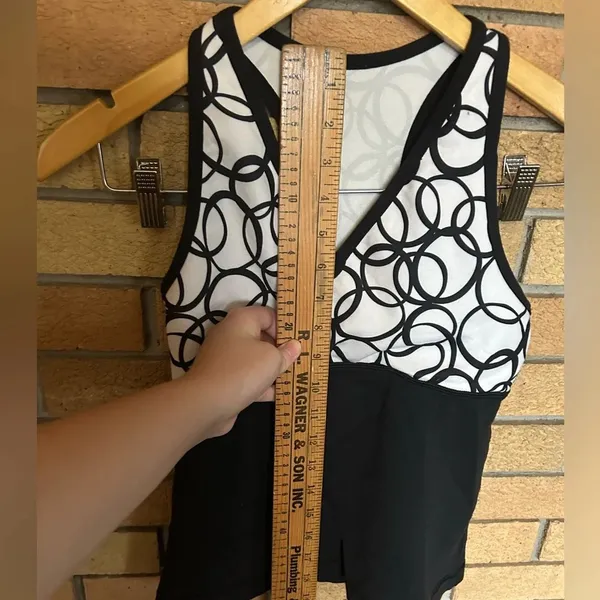 Lululemon Halter Tank Top Racerback White & Black Abstract V Neck Size 2-4 - Image 4