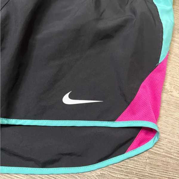 •NIKE• RUNNING SHORTS - Image 4