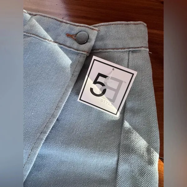 5B Style Light Wash Denim Skort size medium - Image 7