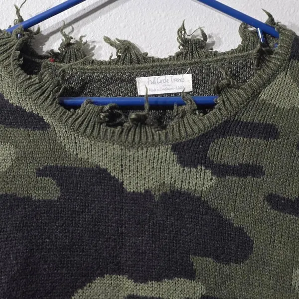 Full Circle Trends Camo Distressed Knit Sweater L‎ Fits S/M Y2K Fringe Crop - Image 5