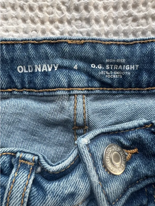 Old Navy Jean Shorts size 4 - Image 2