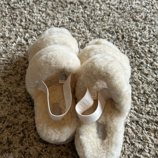 L.A.M.B. Kids Plush Slide Sandals in Cream - Image 4