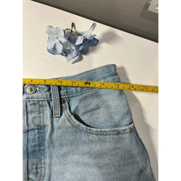 Levis Premium 501‎ Original Shorts Light Wash Distressed Cut Off W27 56327-0086 - Image 7