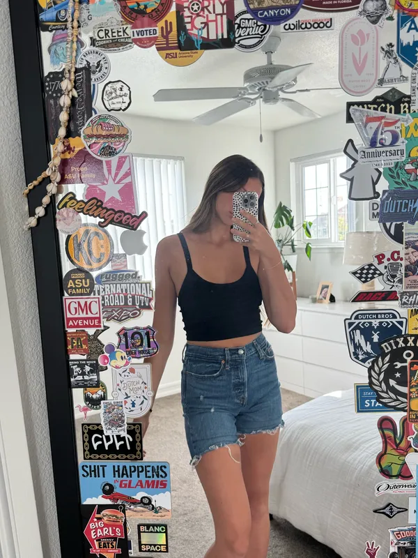 Levi's dark wash Jean shorts - Image 3