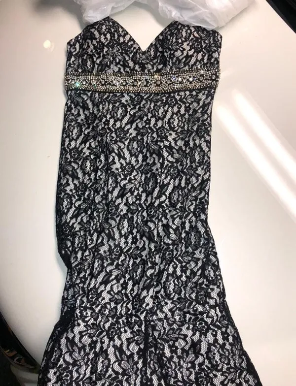 Black/White Lace prom dress - Image 2