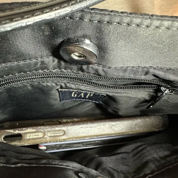 GAP Black Quilted Handbag - Image 4