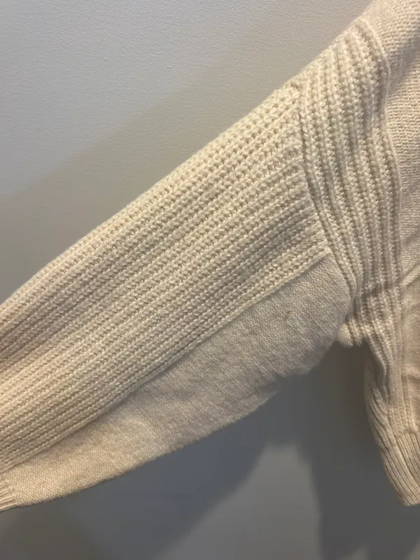 Thick Sweater - Image 5
