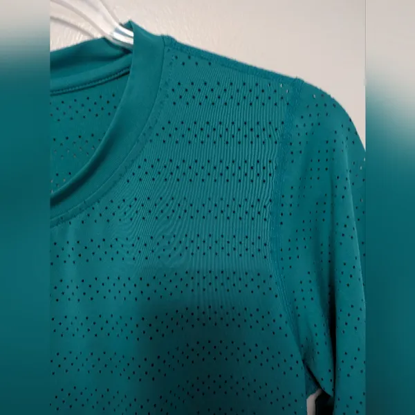 Zyia Teal Chill Long Sleeve Perforated Striped Tee Shirt Long Sleeve Medium - Image 3