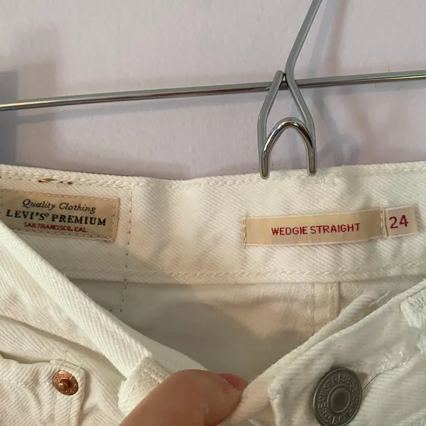 Levi's Wedgie Straight White Jeans Button Fly Preppy Cotton Minimalist size 24 - Image 2