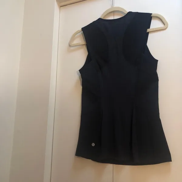 Lululemon tank  top size 2 - Image 4