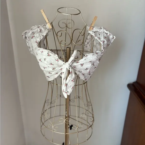 Princess Polly Floral Tie Front Crop Top White Size 2 - Image 2