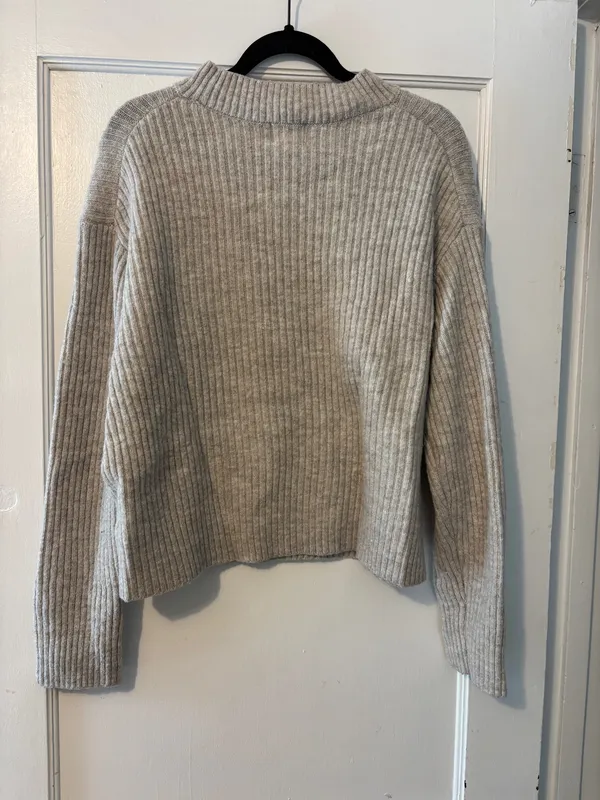 H&M Sweater - Image 2