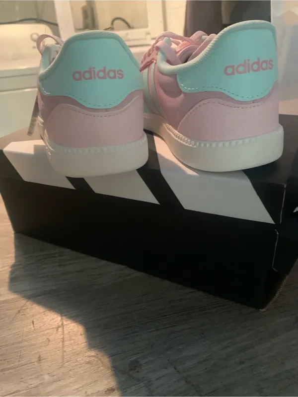 Adidas Breaknet Sleek J sneakers (style JS0133) in a soft pink and mint colorway - Image 3