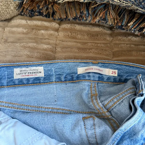 Levi's Wedgie Straight light wash jeans Size 25 - Image 5