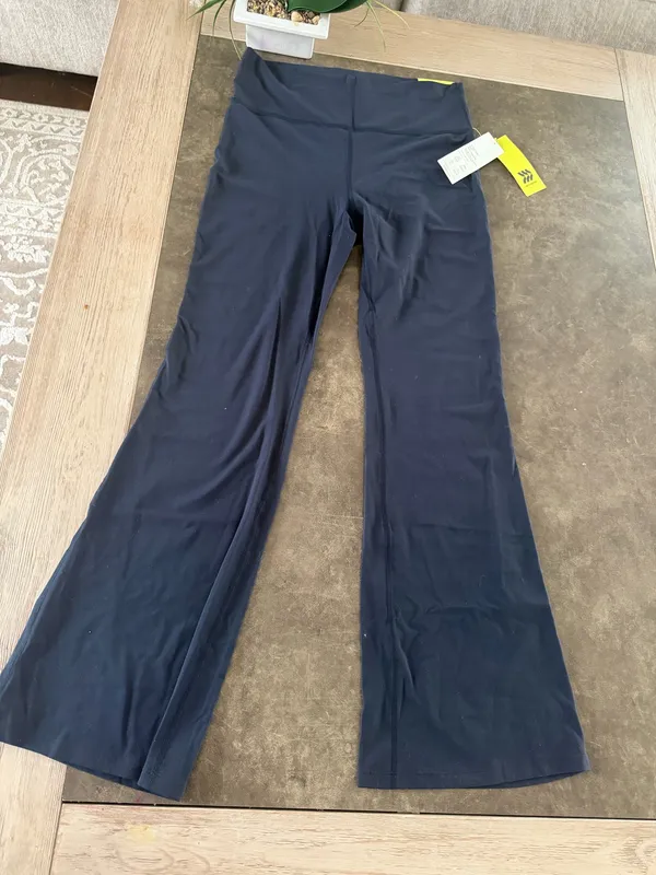 All in motion Women's Everyday Soft Ultra High-Rise Flare Leggings - Image 4