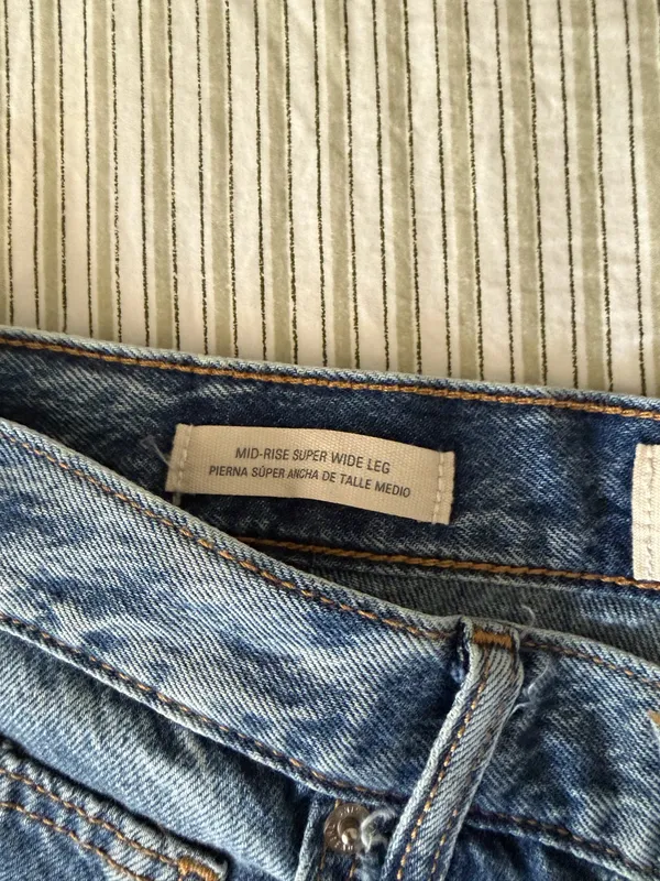 Universal Threads Jeans - Image 3