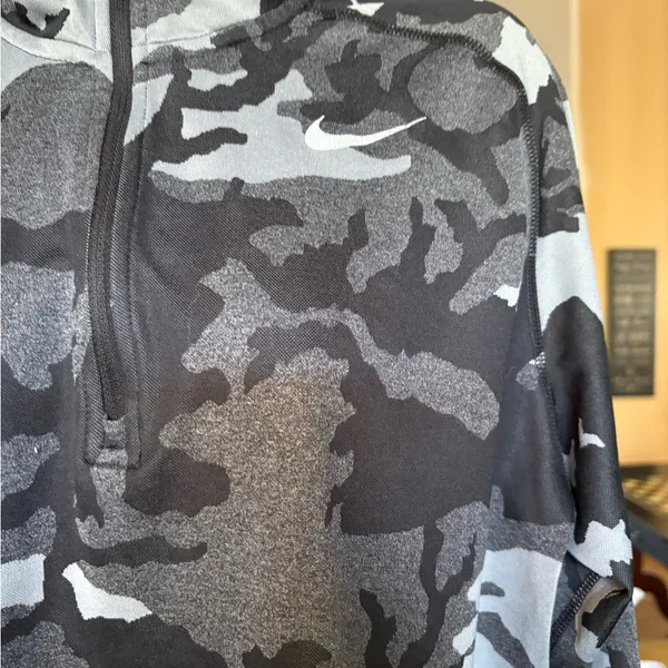 Nike Dri Fit Black and Gray Camo Women's Top - Image 3