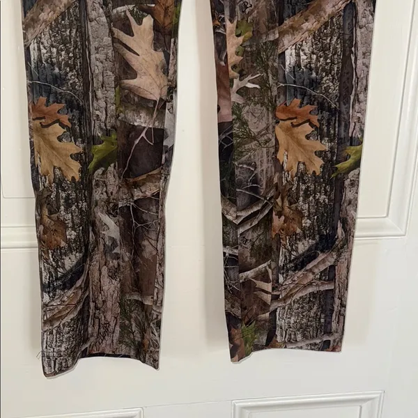 Green and Brown Cargo Pants with Camouflage Design - Image 7