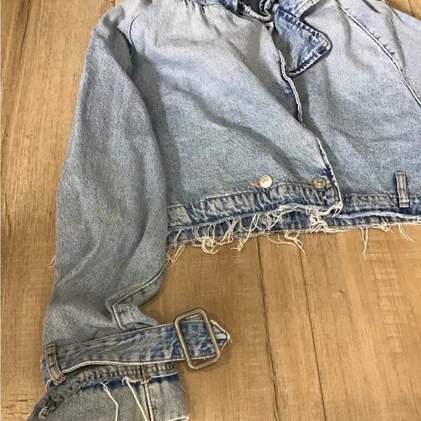 Zara Cropped Denim Jacket Raw Hem Light Wash Women’s S‎ - Image 4