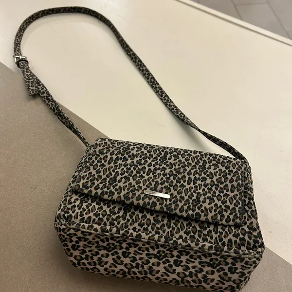 Bag Chic Leopard Print Crossbody Bag St. John’s Bay - Image 2