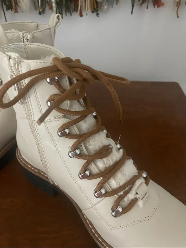 Cream Lace-Up Lug Sole Women’s Ankle Boots size 7 like new - Image 3