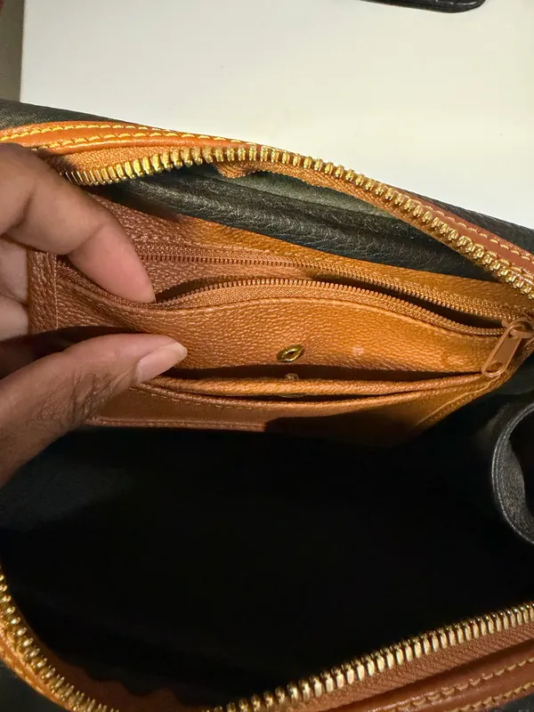 Vintage Dooney & Bourke W/Coin Pouch - Image 11