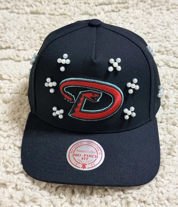 Men’s Mitchell & Ness Arizona Diamondbacks Beaded Pro Pinch Snapback Hat - Image 2