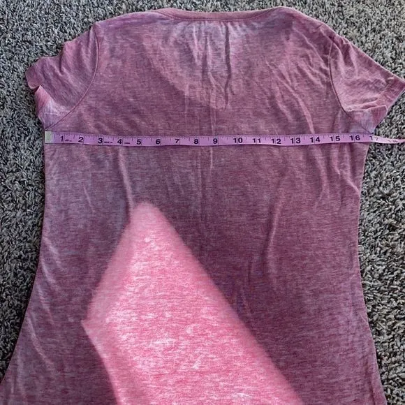 5/$30 🎈 Disney medium red Mickey mouse t shirt - Image 4