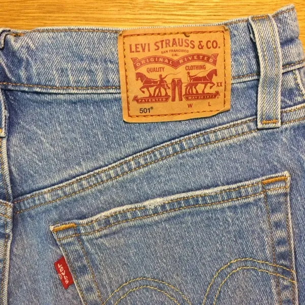Levi’s 501 Jean shorts 26 button-fly medium wash distressed - Image 8