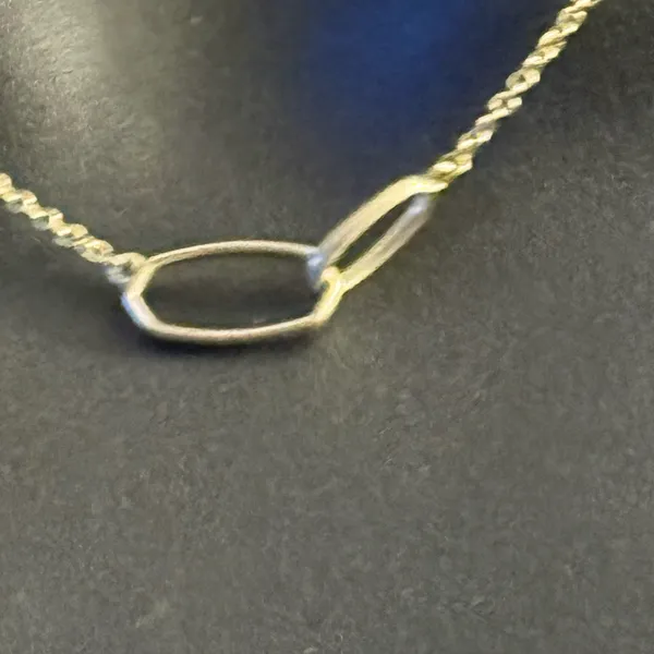 Kendra Scott gold Sawyer interlocking links necklace - Image 3