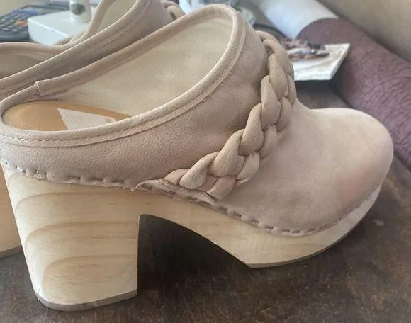 Dolce Vita Hila beige tan suede platform mule clogs size 9.5 NWT braided detail - Image 2