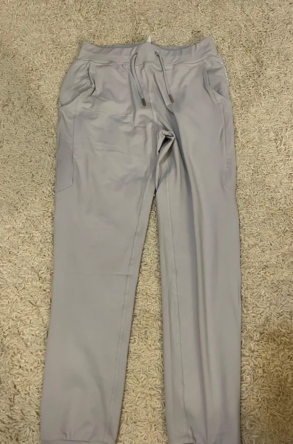 Alphalete Premium V2 Joggers Light Grey Size Small - Image 4