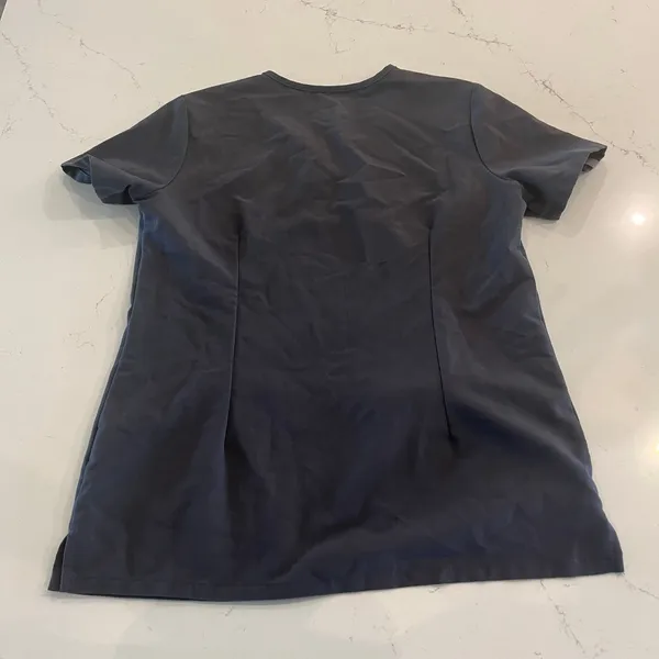 FIGS‎ Casma Three-Pocket Scrub Top in Charcoal size XS - Image 2