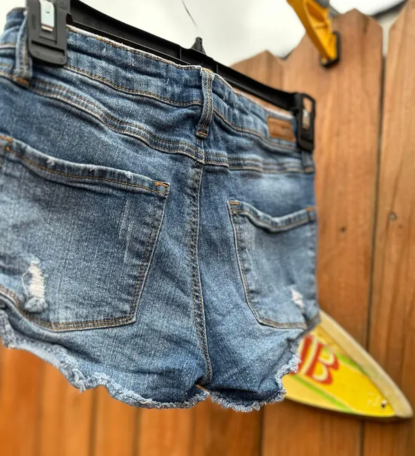 Venice Mid Rise Distressed Shorts Size 3 - Image 4
